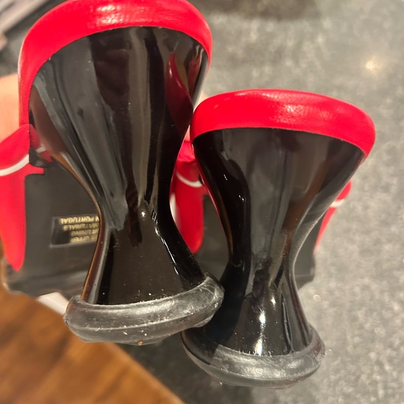 John Fluevog DEDE
OPEN TOE MULE HEEL - Picture 5 of 6